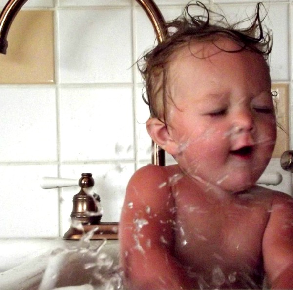how to give a toddler a bath