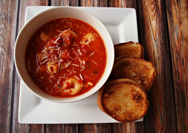 15 Minute Tortellini Soup with Tomato & Pepper