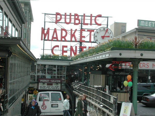 Pikes Place in seattle shopping