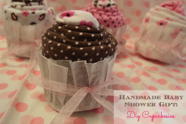 Handmade baby shower gift idea: DIY Cupcakesies!