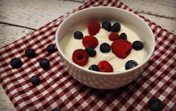 Weight Watchers Breakfast - Fat Free Yogurt with berries