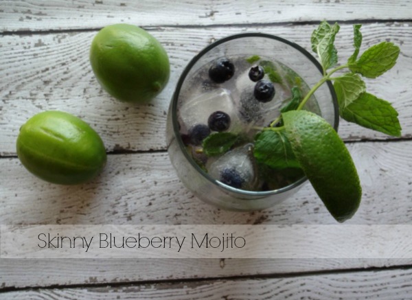 Skinny Blueberry Mojito Recipe - #PartyDrinks #SweetNLowStars